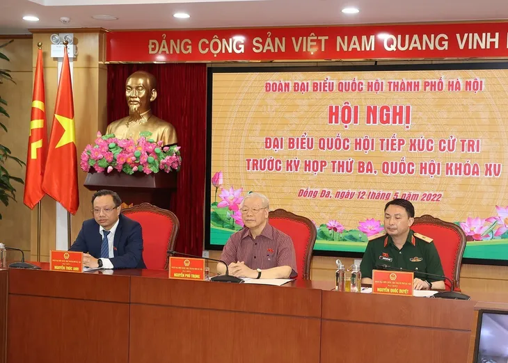 Tổng Bí thư tiếp xúc cử tri Hà Nội trước Kỳ họp thứ 3, Quốc hội khóa XV - Ảnh 4. Tổng Bí thư tiếp xúc cử tri Hà Nội trước Kỳ họp thứ 3, Quốc hội khóa XV - Ảnh 4.