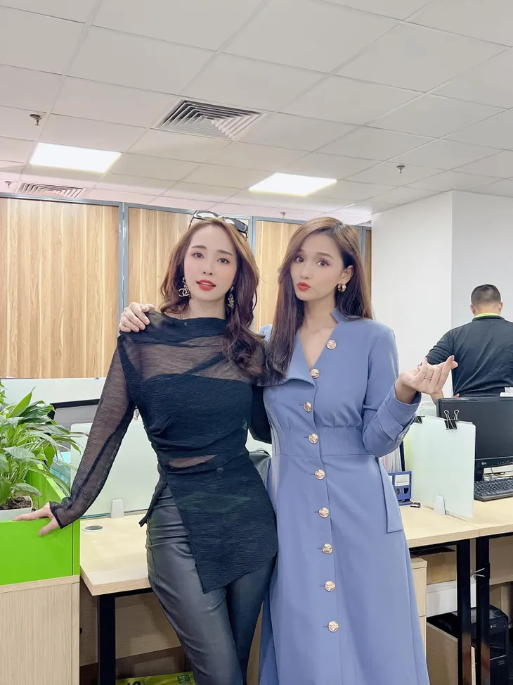 Quỳnh Nga quấn quít không rời khi đóng phim cùng Lã Thanh Huyền - Ảnh 1. Quỳnh Nga quấn quít không rời khi đóng phim cùng Lã Thanh Huyền - Ảnh 1.