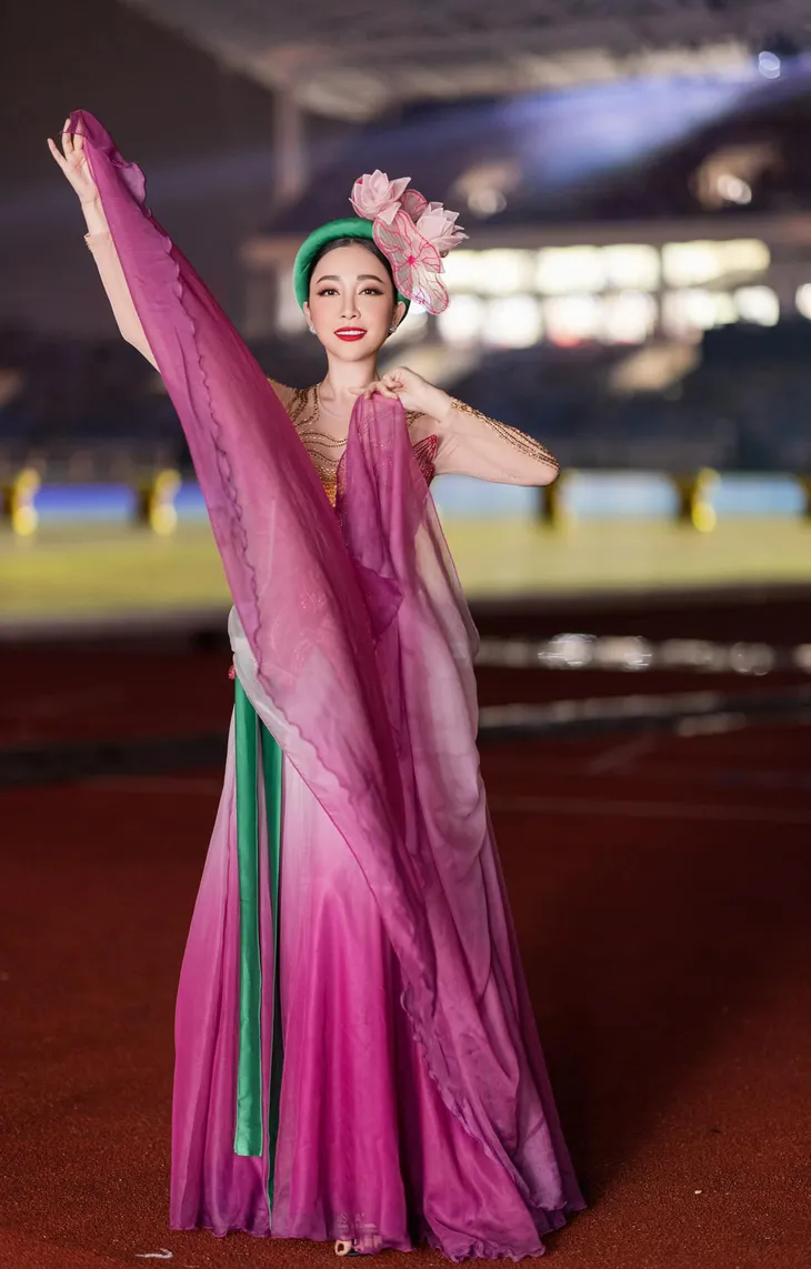 Nghệ sĩ múa Linh Nga thăng hoa tại Lễ Khai mạc SEA Games 31 - Ảnh 12.