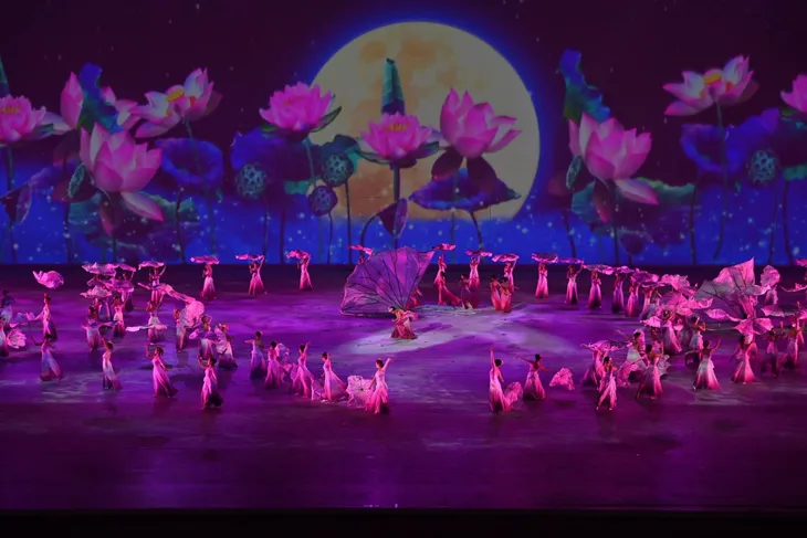 Nghệ sĩ múa Linh Nga thăng hoa tại Lễ Khai mạc SEA Games 31 - Ảnh 4.