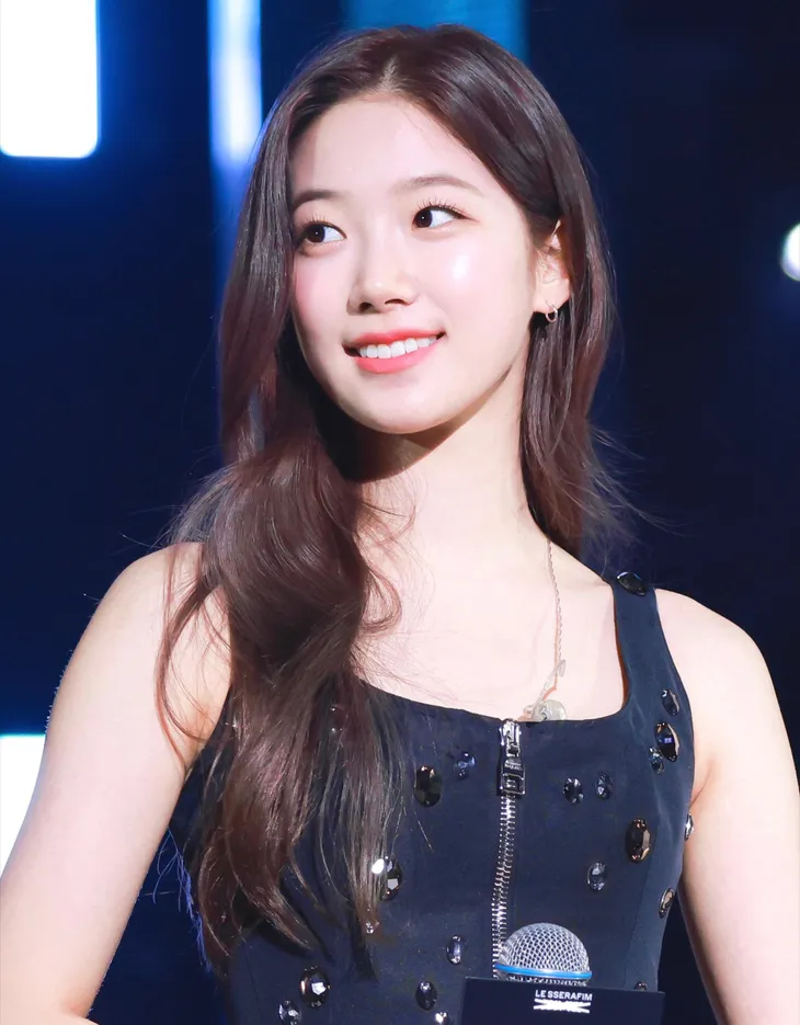 Những nữ thần tượng K-Pop gây ấn tượng trong năm 2022 vì quá xinh đẹp - Ảnh 6. Những nữ thần tượng K-Pop gây ấn tượng trong năm 2022 vì quá xinh đẹp - Ảnh 6.