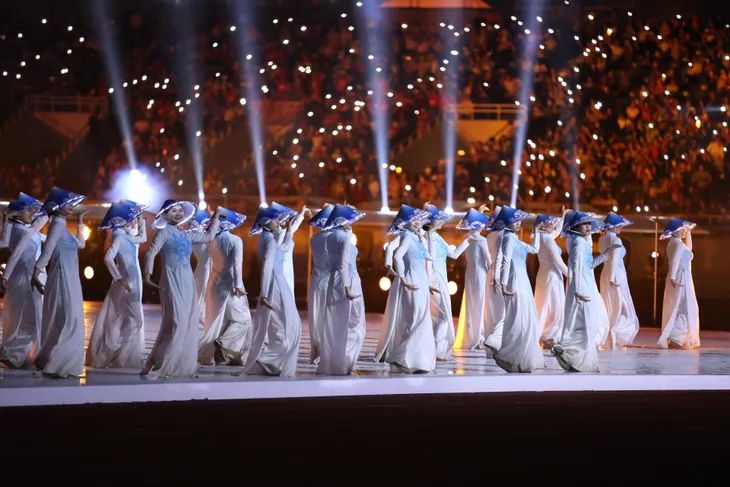 Nghệ sĩ múa Linh Nga thăng hoa tại Lễ Khai mạc SEA Games 31 - Ảnh 27.