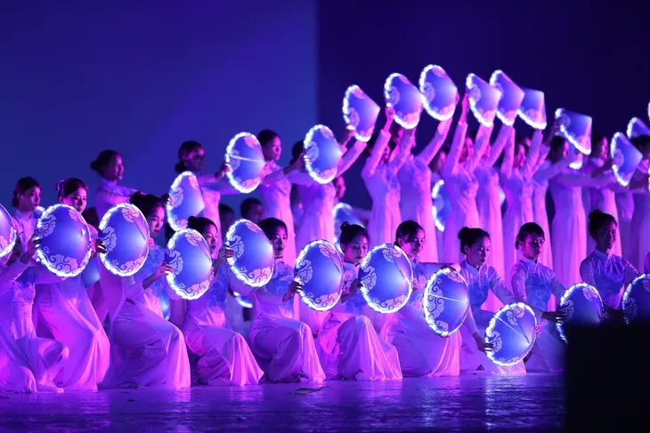 Nghệ sĩ múa Linh Nga thăng hoa tại Lễ Khai mạc SEA Games 31 - Ảnh 28.