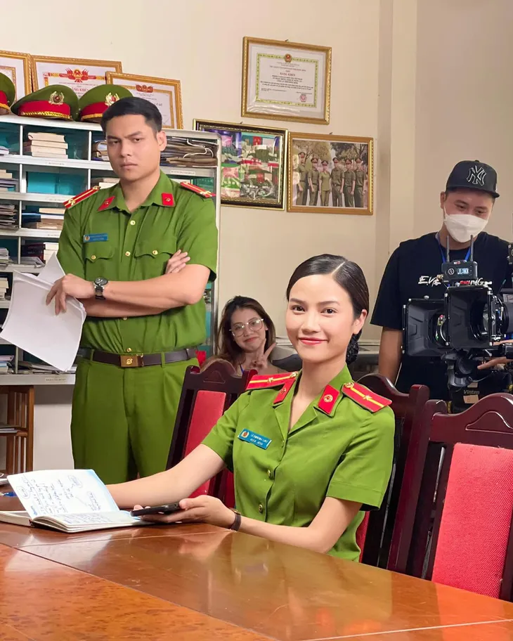 Đội hình trai xinh gái đẹp trong phim mới về cảnh sát - Ảnh 11. Đội hình trai xinh gái đẹp trong phim mới về cảnh sát - Ảnh 11.