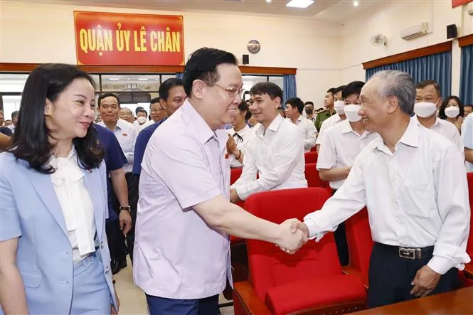 Chủ tịch Quốc hội tiếp xúc cử tri Hải Phòng trước kỳ họp thứ 3, Quốc hội khóa XV - Ảnh 1. Chủ tịch Quốc hội tiếp xúc cử tri Hải Phòng trước kỳ họp thứ 3, Quốc hội khóa XV - Ảnh 1.