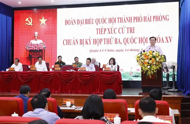 Chủ tịch Quốc hội tiếp xúc cử tri Hải Phòng trước kỳ họp thứ 3, Quốc hội khóa XV - Ảnh 4. Chủ tịch Quốc hội tiếp xúc cử tri Hải Phòng trước kỳ họp thứ 3, Quốc hội khóa XV - Ảnh 4.