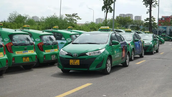 Tài xế taxi ồ ạt bỏ nghề - Ảnh 1. Tài xế taxi ồ ạt bỏ nghề - Ảnh 1.