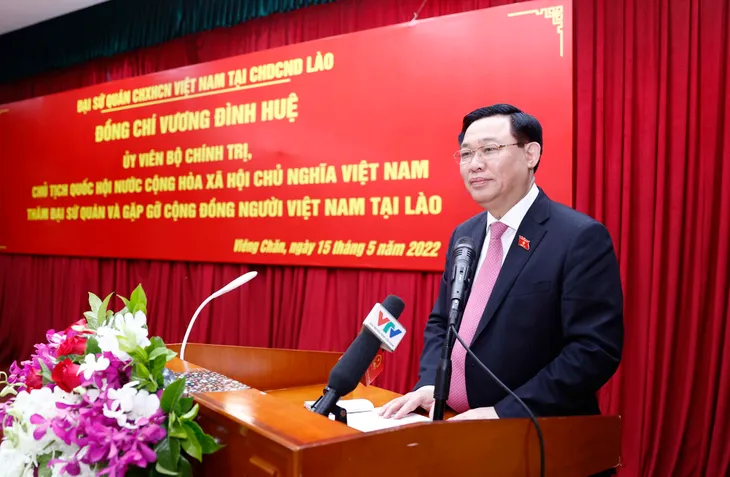 Chủ tịch Quốc hội mong muốn mỗi người Việt tại Lào là sứ giả gìn giữ quan hệ đặc biệt Việt - Lào - Ảnh 1. Chủ tịch Quốc hội mong muốn mỗi người Việt tại Lào là sứ giả gìn giữ quan hệ đặc biệt Việt - Lào - Ảnh 1.