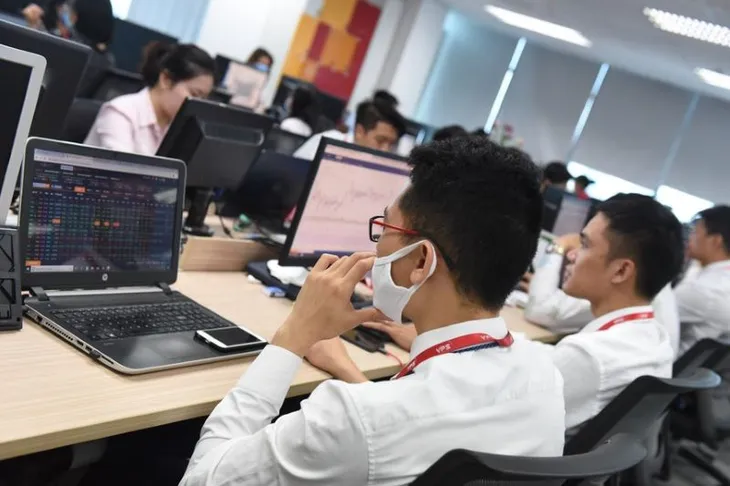 Triển khai nhiều giải pháp ổn định thị trường chứng khoán - Ảnh 1. Triển khai nhiều giải pháp ổn định thị trường chứng khoán - Ảnh 1.