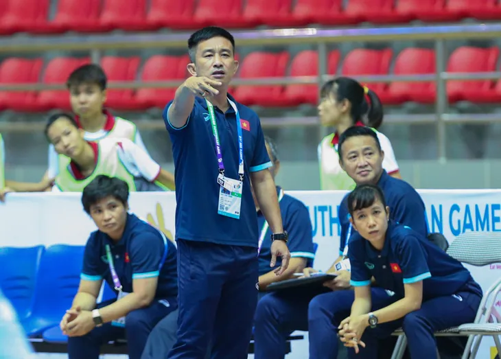 Đánh bại Myanmar, ĐT futsal nữ Việt Nam dẫn đầu BXH futsal nữ SEA Games 31 - Ảnh 1. Đánh bại Myanmar, ĐT futsal nữ Việt Nam dẫn đầu BXH futsal nữ SEA Games 31 - Ảnh 1.