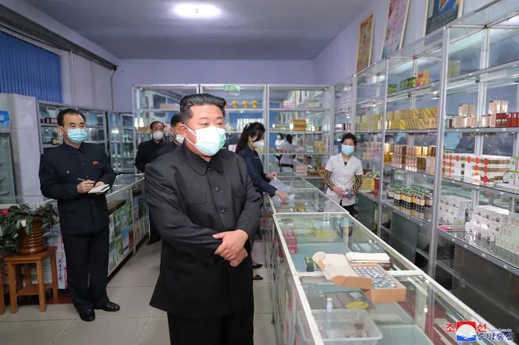 Thêm 8 người tử vong do COVID-19, Chủ tịch Triều Tiên ra lệnh cho quân đội ổn định nguồn cung thuốc - Ảnh 1. Thêm 8 người tử vong do COVID-19, Chủ tịch Triều Tiên ra lệnh cho quân đội ổn định nguồn cung thuốc - Ảnh 1.