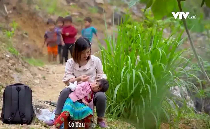 Những cặp vợ chồng miệt mài gieo chữ nơi vùng cao biên giới - Ảnh 5. Những cặp vợ chồng miệt mài gieo chữ nơi vùng cao biên giới - Ảnh 5.