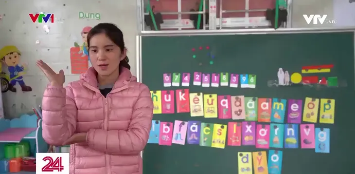 Những cặp vợ chồng miệt mài gieo chữ nơi vùng cao biên giới - Ảnh 8. Những cặp vợ chồng miệt mài gieo chữ nơi vùng cao biên giới - Ảnh 8.