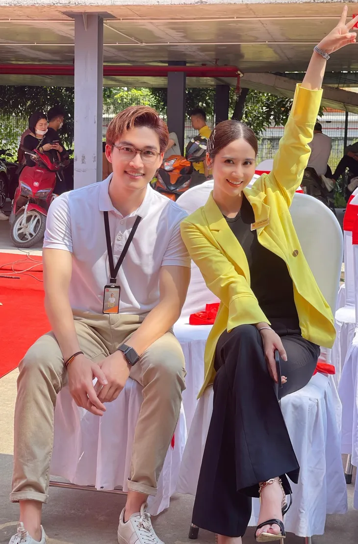 Đình Tú - Huyền Lizzie tình cảm trên phim trường - Ảnh 12. Đình Tú - Huyền Lizzie tình cảm trên phim trường - Ảnh 12.