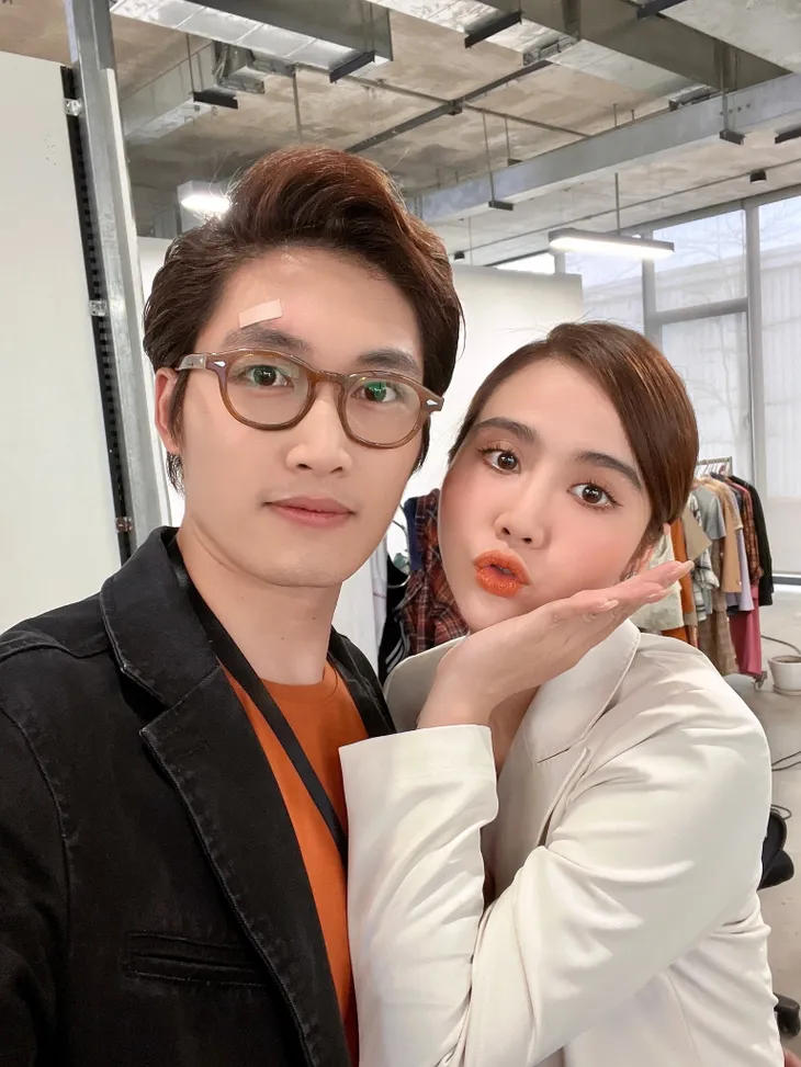 Đình Tú - Huyền Lizzie tình cảm trên phim trường - Ảnh 10. Đình Tú - Huyền Lizzie tình cảm trên phim trường - Ảnh 10.