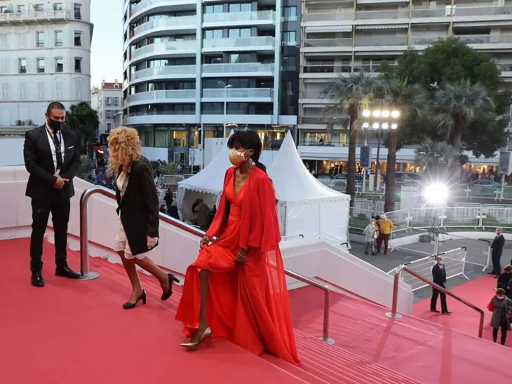 Bỏ mọi biện pháp phòng COVID-19, Cannes 2022 sẽ là nơi siêu lây nhiễm? - Ảnh 2. Bỏ mọi biện pháp phòng COVID-19, Cannes 2022 sẽ là nơi siêu lây nhiễm? - Ảnh 2.
