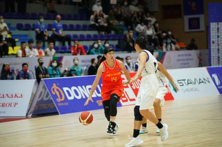 Đội tuyển bóng rổ 5x5 Nam & Nữ Việt Nam khởi đầu suôn sẻ tại SEA Games 31 - Ảnh 2. Đội tuyển bóng rổ 5x5 Nam & Nữ Việt Nam khởi đầu suôn sẻ tại SEA Games 31 - Ảnh 2.