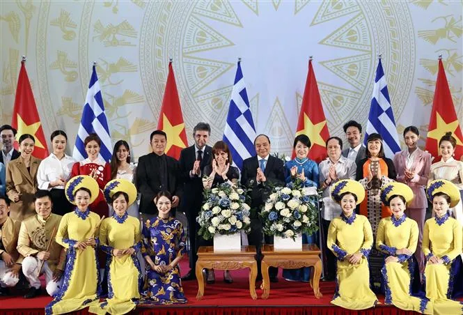 Chủ tịch nước: Việt Nam - Hy Lạp nắm chắc tình bạn, hướng tới tương lai - Ảnh 1. Chủ tịch nước: Việt Nam - Hy Lạp nắm chắc tình bạn, hướng tới tương lai - Ảnh 1.