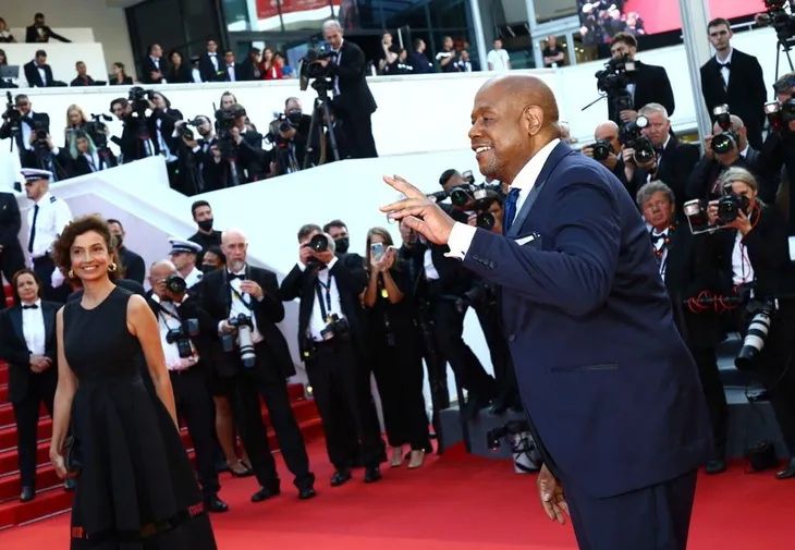 Cannes 2022 khai mạc: Vắng bóng khẩu trang, sao thế giới tấp nập trên thảm đỏ, vẫn cấm selfie - Ảnh 1.