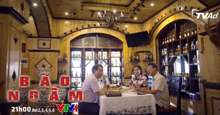 Bão ngầm - Tập 59: Hạ Lam bị lão Tuất phanh phui thân phận trinh sát ma túy? - Ảnh 1. Bão ngầm - Tập 59: Hạ Lam bị lão Tuất phanh phui thân phận trinh sát ma túy? - Ảnh 1.