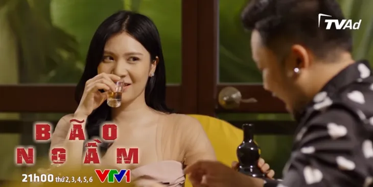 Bão ngầm - Tập 59: Yến dùng mỹ nhân kế moi thông tin về Sơn bạch tuộc - Ảnh 3. Bão ngầm - Tập 59: Yến dùng mỹ nhân kế moi thông tin về Sơn bạch tuộc - Ảnh 3.