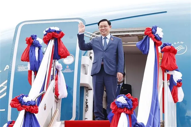Tăng cường quan hệ hữu nghị vĩ đại Việt Nam - Lào - Ảnh 1. Tăng cường quan hệ hữu nghị vĩ đại Việt Nam - Lào - Ảnh 1.