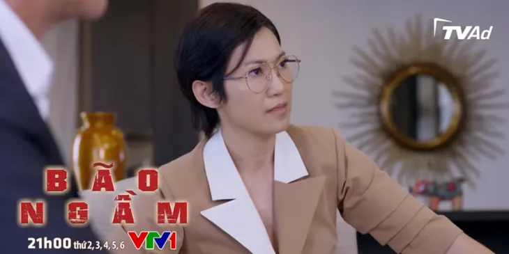 Bão ngầm - Tập 60: Hạ Lam hoảng hốt phát hiện mình bị theo dõi - Ảnh 3. Bão ngầm - Tập 60: Hạ Lam hoảng hốt phát hiện mình bị theo dõi - Ảnh 3.