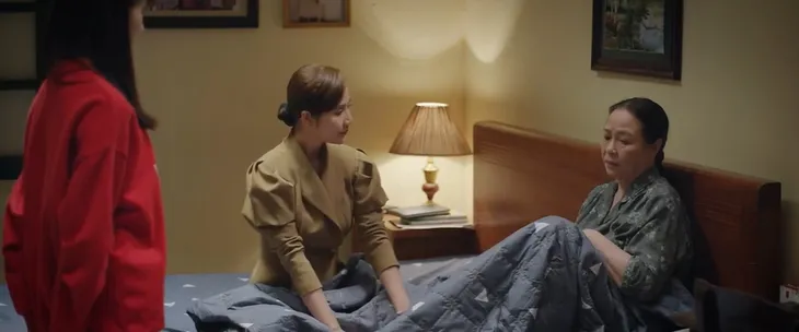 Thương ngày nắng về 2 - Tập 21: Đức tin Khánh nhưng vì sao vẫn quyết ly hôn? - Ảnh 20. Thương ngày nắng về 2 - Tập 21: Đức tin Khánh nhưng vì sao vẫn quyết ly hôn? - Ảnh 20.