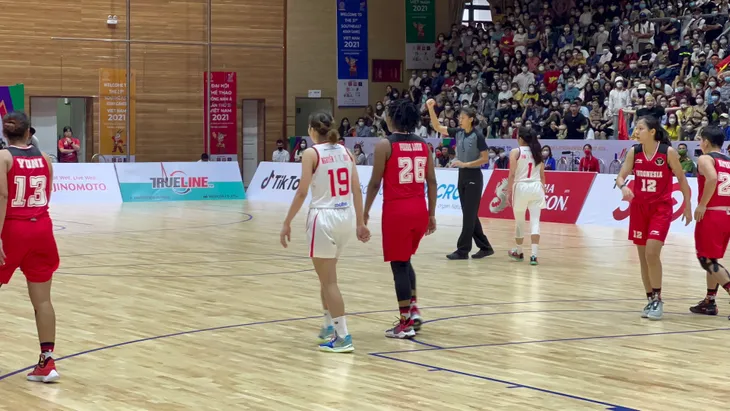 Đội tuyển bóng rổ nữ Việt Nam nhận thất bại đầu tiên tại SEA Games 31 - Ảnh 1. Đội tuyển bóng rổ nữ Việt Nam nhận thất bại đầu tiên tại SEA Games 31 - Ảnh 1.