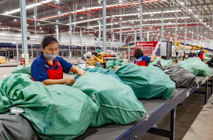 Kinh doanh bưu cục nhượng quyền nở rộ tại nhiều địa phương - Ảnh 2. Kinh doanh bưu cục nhượng quyền nở rộ tại nhiều địa phương - Ảnh 2.
