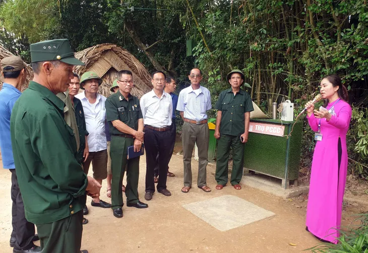 Những người say mê kể chuyện Bác Hồ - Ảnh 1. Những người say mê kể chuyện Bác Hồ - Ảnh 1.