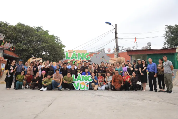 Mẹ Đốp Duy Nam và Xã trưởng Trung Ruồi hài hước vô đối trong Làng vui số cuối - Ảnh 2. Mẹ Đốp Duy Nam và Xã trưởng Trung Ruồi hài hước vô đối trong Làng vui số cuối - Ảnh 2.