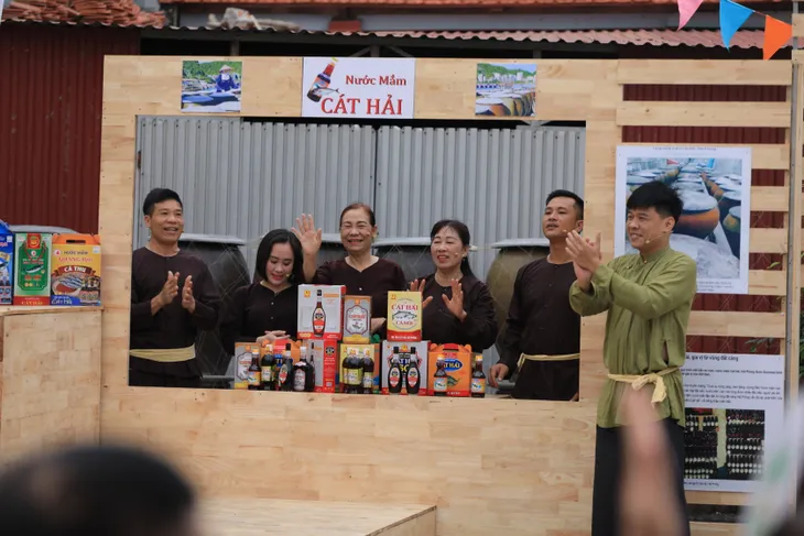 Mẹ Đốp Duy Nam và Xã trưởng Trung Ruồi hài hước vô đối trong Làng vui số cuối - Ảnh 3. Mẹ Đốp Duy Nam và Xã trưởng Trung Ruồi hài hước vô đối trong Làng vui số cuối - Ảnh 3.