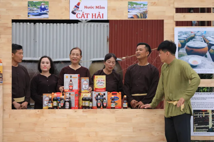 Mẹ Đốp Duy Nam và Xã trưởng Trung Ruồi hài hước vô đối trong Làng vui số cuối - Ảnh 5. Mẹ Đốp Duy Nam và Xã trưởng Trung Ruồi hài hước vô đối trong Làng vui số cuối - Ảnh 5.