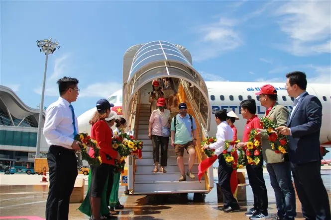 Khánh Hòa đón chuyến bay đầu tiên đưa khách du lịch Hàn Quốc tới Việt Nam - Ảnh 2. Khánh Hòa đón chuyến bay đầu tiên đưa khách du lịch Hàn Quốc tới Việt Nam - Ảnh 2.