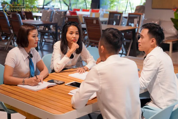 Săn nhà triệu đô: Midu khen ngợi nhóm môi giới vì lý do đặc biệt - Ảnh 1. Săn nhà triệu đô: Midu khen ngợi nhóm môi giới vì lý do đặc biệt - Ảnh 1.