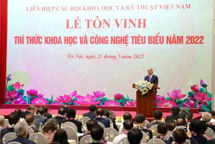 Chủ tịch nước: Giấc mơ Việt Nam thịnh vượng chỉ có thể được soi đường bằng ánh sáng của tri thức - Ảnh 1. Chủ tịch nước: Giấc mơ Việt Nam thịnh vượng chỉ có thể được soi đường bằng ánh sáng của tri thức - Ảnh 1.