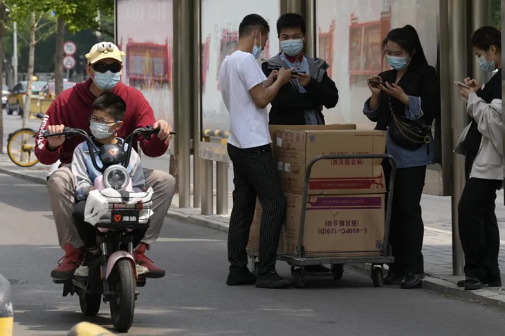 Thượng Hải nới lỏng phòng dịch, giữ mục tiêu mở cửa hoàn toàn vào giữa tháng 6 - Ảnh 1. Thượng Hải nới lỏng phòng dịch, giữ mục tiêu mở cửa hoàn toàn vào giữa tháng 6 - Ảnh 1.