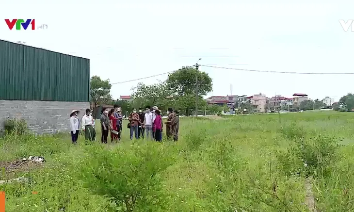 Nhận đất dịch vụ 10 năm vẫn không thể xây dựng - Ảnh 1. Nhận đất dịch vụ 10 năm vẫn không thể xây dựng - Ảnh 1.