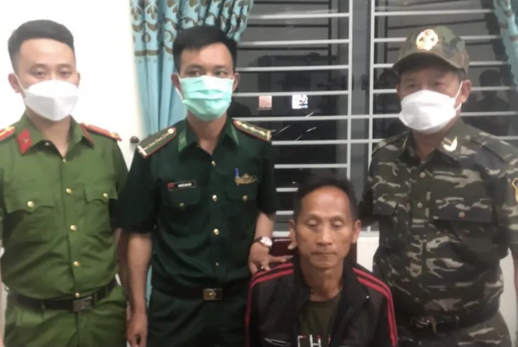 Mang 3 khẩu súng phòng thân khi đi buôn ma túy - Ảnh 1. Mang 3 khẩu súng phòng thân khi đi buôn ma túy - Ảnh 1.