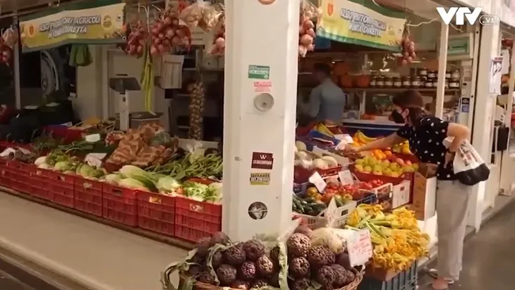 Áp lực lạm phát đè nặng lên người dân Italy - Ảnh 1. Áp lực lạm phát đè nặng lên người dân Italy - Ảnh 1.