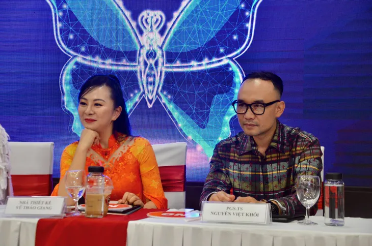NTK Vũ Thảo Giang mang tình yêu áo dài đến với các bạn trẻ - Ảnh 1. NTK Vũ Thảo Giang mang tình yêu áo dài đến với các bạn trẻ - Ảnh 1.