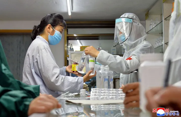 Triều Tiên tuyên bố không có ca tử vong mới do sốt, tình hình COVID-19 được kiểm soát - Ảnh 1. Triều Tiên tuyên bố không có ca tử vong mới do sốt, tình hình COVID-19 được kiểm soát - Ảnh 1.
