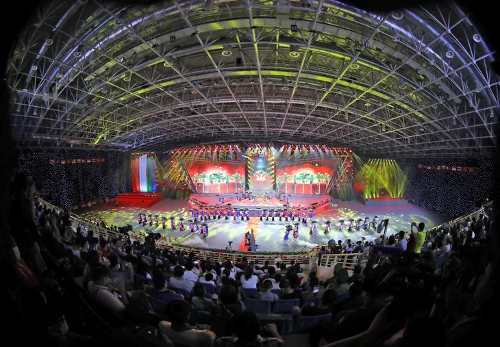 100 nghệ nhân quan họ gửi lời giã bạn tại Lễ Bế mạc SEA Games 31 - Ảnh 4.