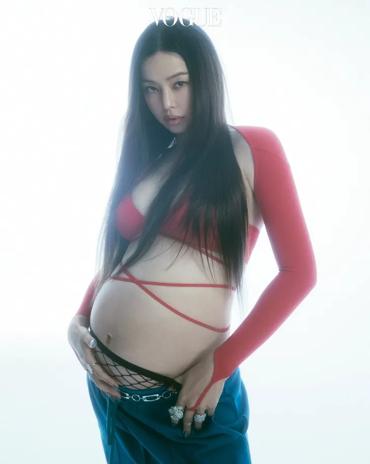 Hoa hậu Honey Lee khoe bụng bầu trên Vogue - Ảnh 4. Hoa hậu Honey Lee khoe bụng bầu trên Vogue - Ảnh 4.