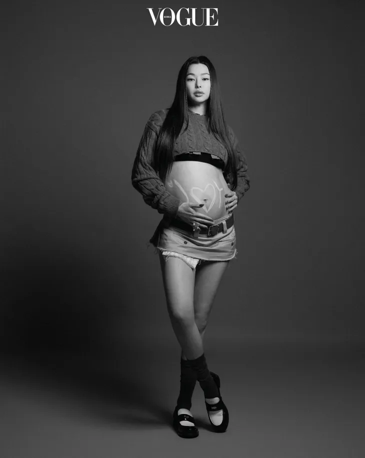 Hoa hậu Honey Lee khoe bụng bầu trên Vogue - Ảnh 5. Hoa hậu Honey Lee khoe bụng bầu trên Vogue - Ảnh 5.