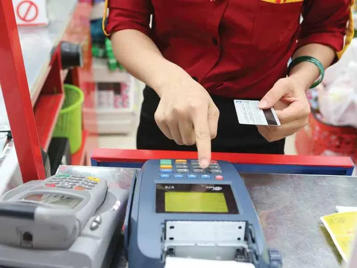Bình dân hoá” thẻ tín dụng - Ảnh 1. Bình dân hoá” thẻ tín dụng - Ảnh 1.