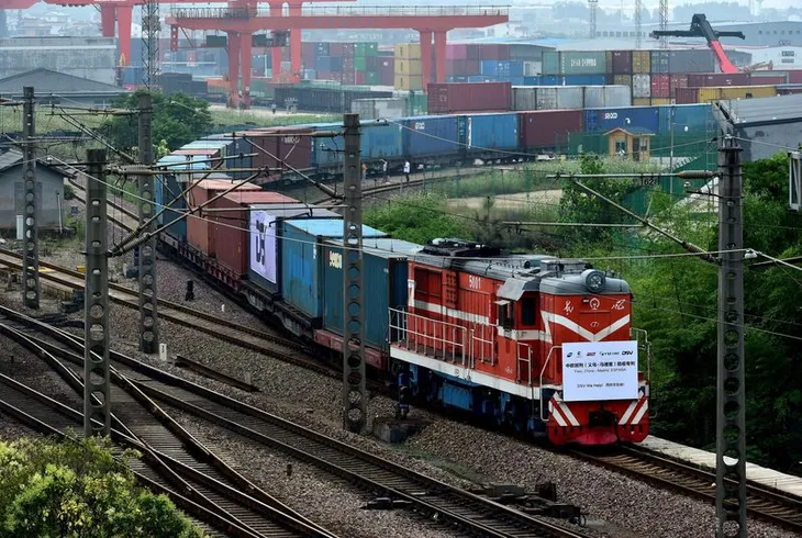 Trung Quốc mở rộng giao thương bằng đường sắt - Ảnh 1. Trung Quốc mở rộng giao thương bằng đường sắt - Ảnh 1.