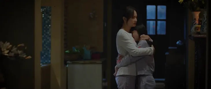 Thương ngày nắng về 2 - Tập 24: Thắt lòng nhìn Sam khóc nhớ bố, Đức có thay đổi quyết định? - Ảnh 2. Thương ngày nắng về 2 - Tập 24: Thắt lòng nhìn Sam khóc nhớ bố, Đức có thay đổi quyết định? - Ảnh 2.