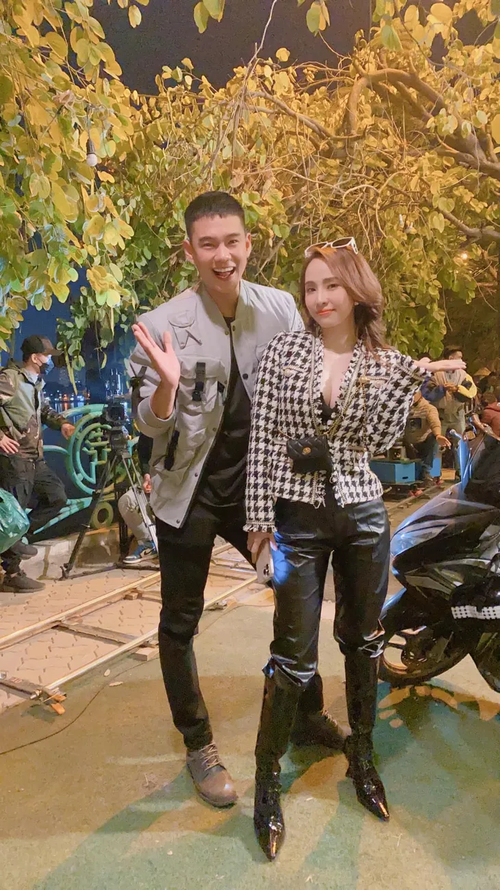Hậu trường khác xa trên phim của Chồng cũ, vợ cũ, người yêu cũ - Ảnh 7. Hậu trường khác xa trên phim của Chồng cũ, vợ cũ, người yêu cũ - Ảnh 7.